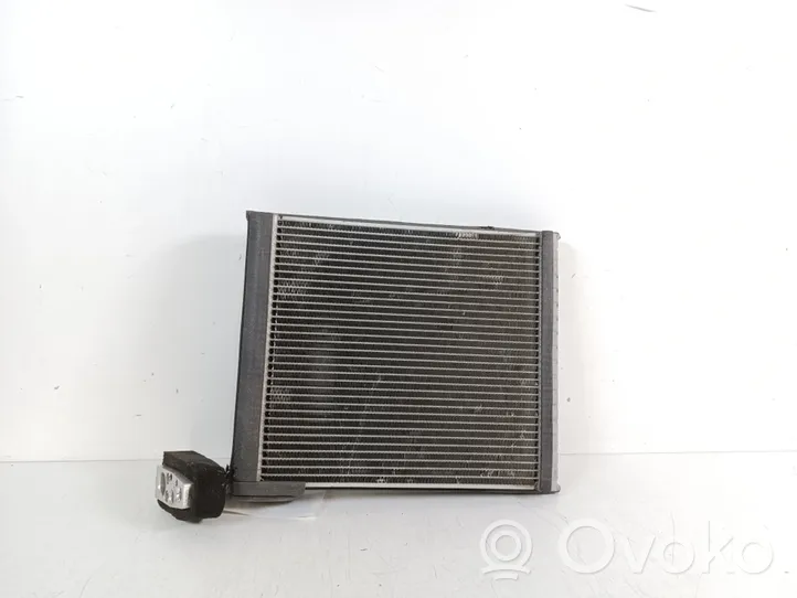 Toyota Hilux (AN10, AN20, AN30) Gaisa kondicioniera radiators (salonā) 885010K090