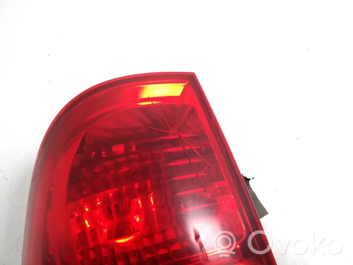 Toyota Hilux (AN10, AN20, AN30) Luz trasera/de freno 81560-0K040