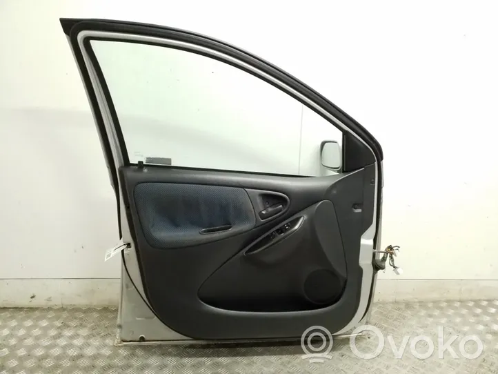 Toyota Yaris Priekinės durys 670020D100