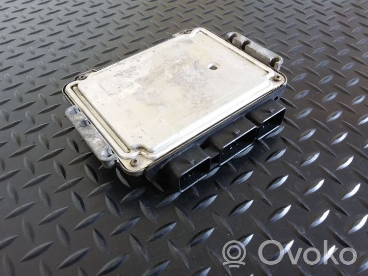 Nissan Primera Calculateur moteur ECU 0281011389