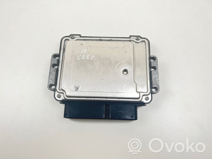 KIA Ceed Dzinēja vadības bloks 391142A512