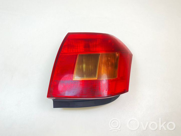 Toyota Corolla E120 E130 Lampa tylna E110459