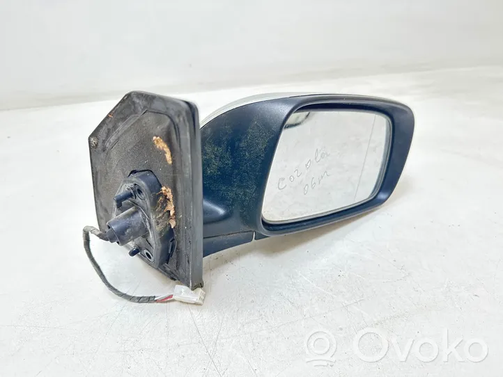 Toyota Corolla Verso AR10 Elektryczne lusterko boczne drzwi przednich E11015829