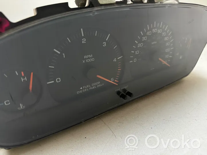 Chrysler Voyager Speedometer (instrument cluster) P04685644AA