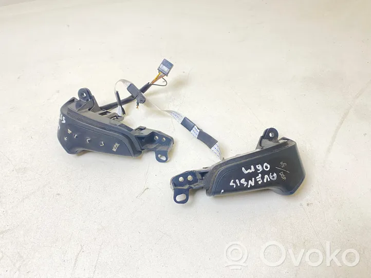 Toyota Avensis T250 Boutons / interrupteurs volant 75B070