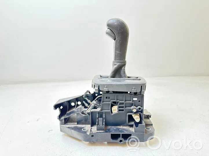 Volvo V70 Pavarų perjungimo mechanizmas (kulysa) (salone) P08636190