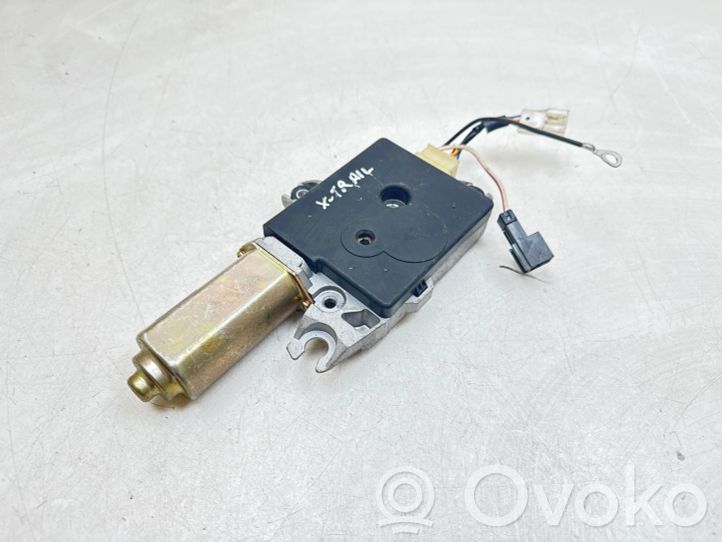 0178000A Nissan XTrail T30 Sunroof motor/actuator, 21.00 € RRR