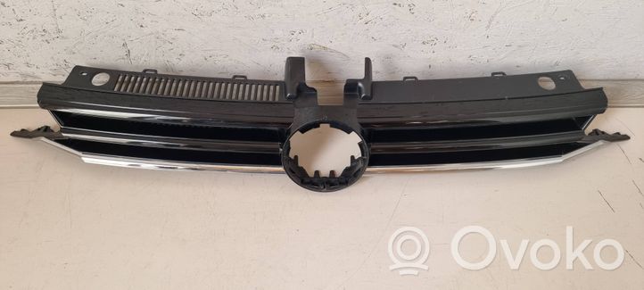 Volkswagen Touran III Grille calandre supérieure de pare-chocs avant 5TA853653B