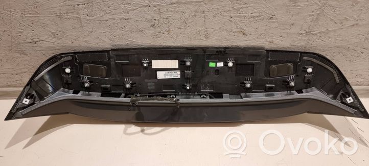 Volkswagen Golf VIII Becquet de coffre 5H6827934