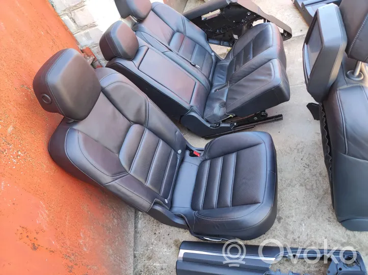 Porsche Cayenne (92A) Set interni 