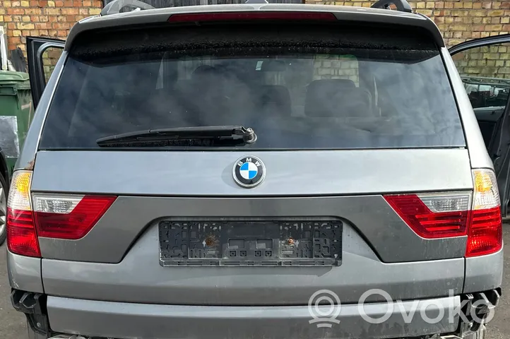 BMW X3 E83 Aizmugurē atstarotājs 7162214