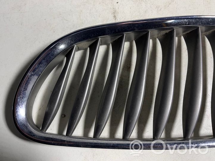 BMW Z4 E85 E86 Maskownica / Grill / Atrapa górna chłodnicy 7117757