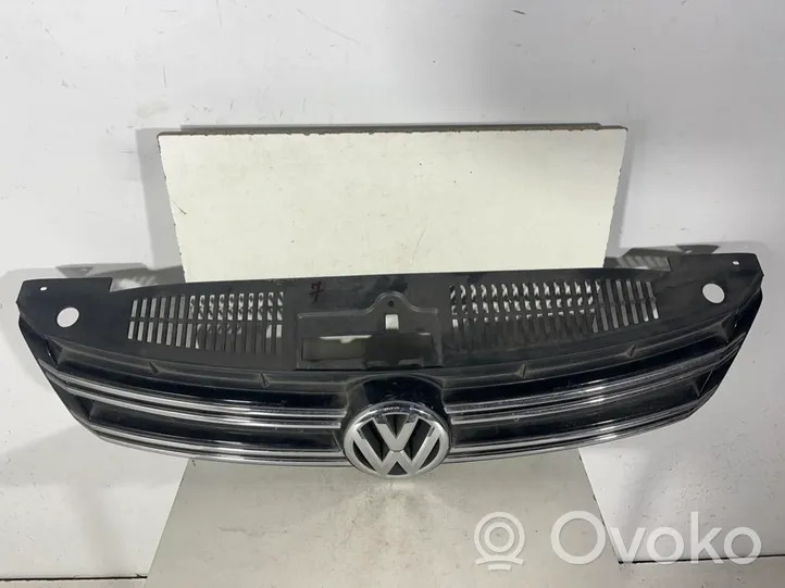 Volkswagen Tiguan Etupuskurin ylempi jäähdytinsäleikkö 5N0853653E