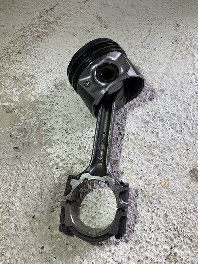 Nissan Primera Piston avec bielle 