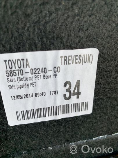 Toyota Auris E180 Vararenkaan osion verhoilu 5857002240C0