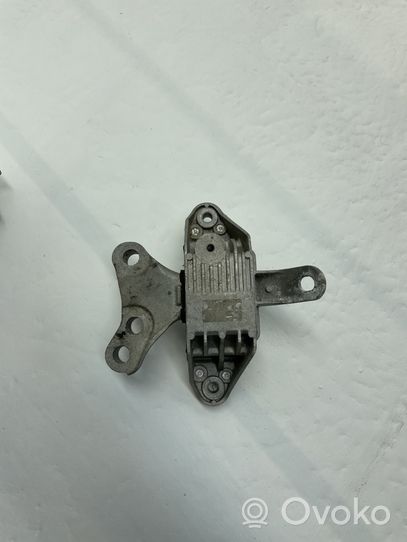 Opel Astra J Supporto di montaggio del motore 13248549