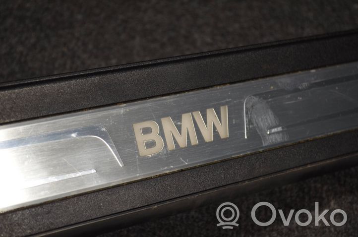 BMW 5 F10 F11 Listwa progowa przednia 7337018