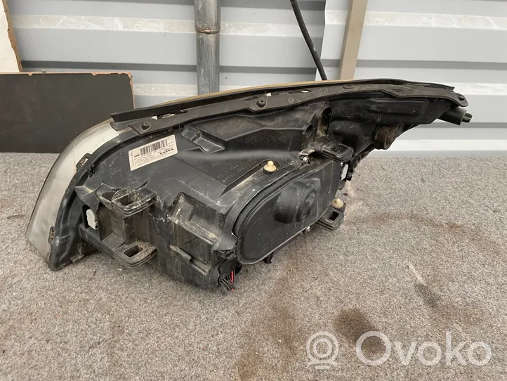 Volvo V60 Lampa przednia 