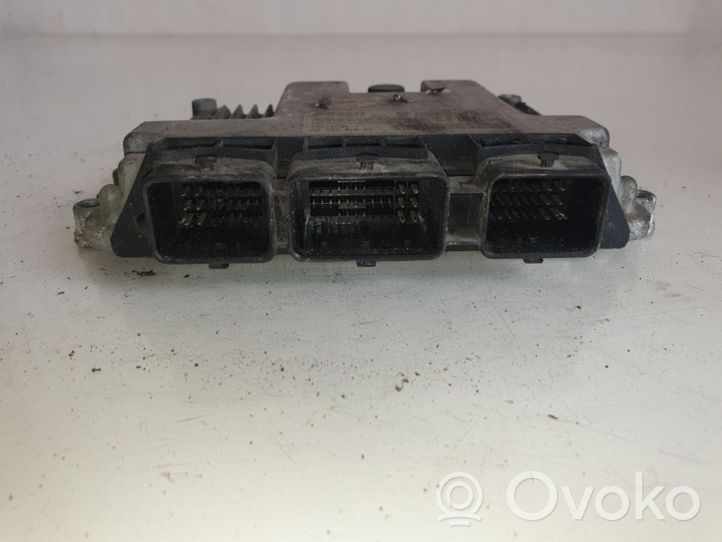 Peugeot 407 Sterownik / Moduł ECU 0281012528