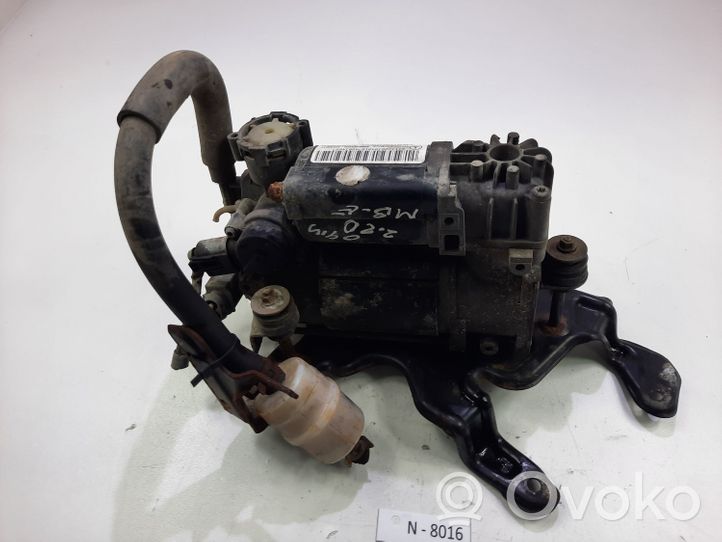 Mercedes-Benz E W211 Compressore/pompa sospensioni pneumatiche 2113200304