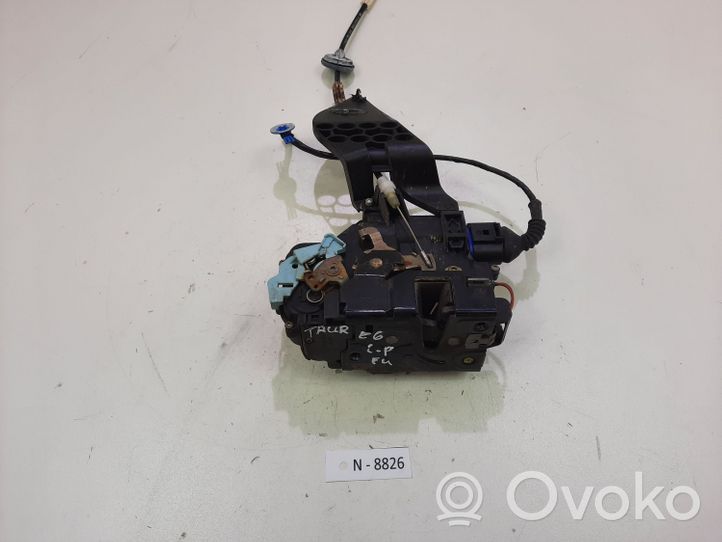 Volkswagen Touareg I Front door lock 3D1837015