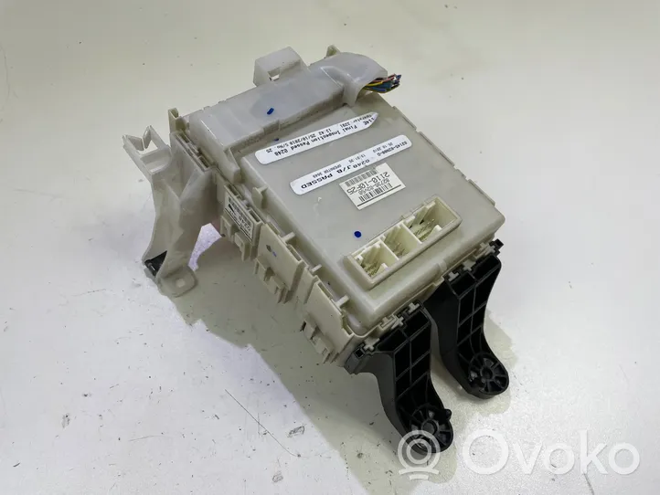 Toyota Corolla E140 E150 Module de fusibles 8273002V50