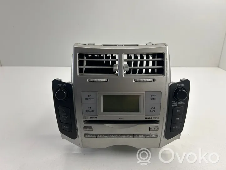 Toyota Yaris Radio/CD/DVD/GPS-pääyksikkö 861200D210