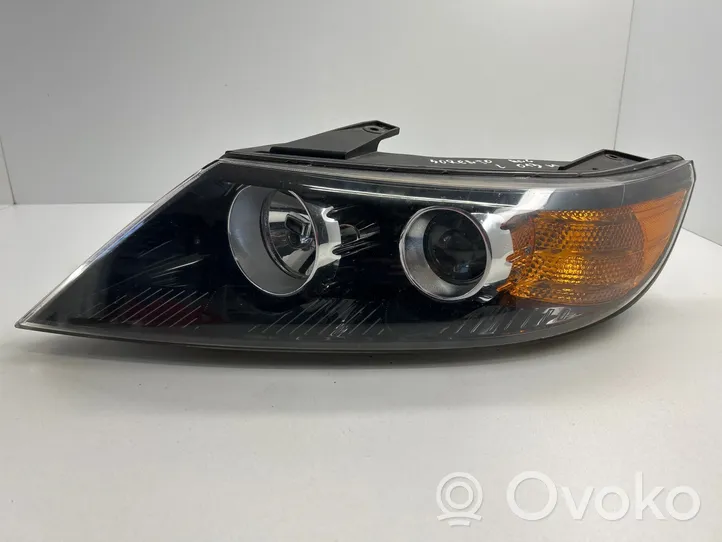 KIA Sorento Lampa przednia 921012P040