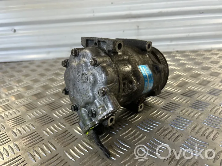 Volvo V50 Ilmastointilaitteen kompressorin pumppu (A/C) 3M5H19D629TA