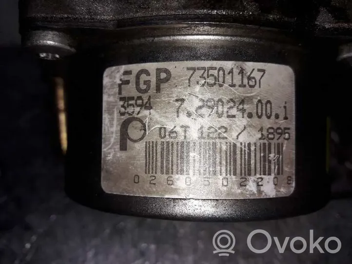 Opel Corsa C Alipainepumppu 735001167