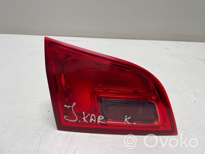 Opel Astra J Galinis žibintas dangtyje 13282248