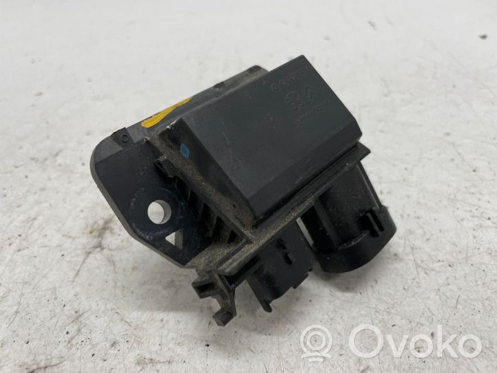 Opel Grandland X Relais de ventilateur de liquide de refroidissement 9829220580