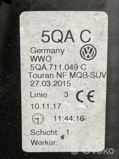 Volkswagen Tiguan Lewarek zmiany biegów / dolny 5QA711049C