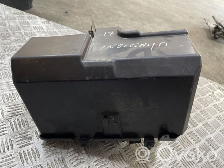 Opel Insignia B Support boîte de batterie 84221669