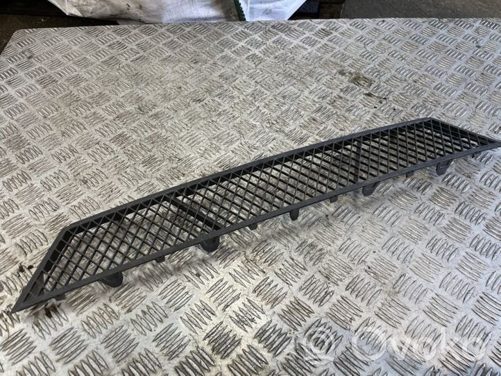 BMW 5 GT F07 Grille inférieure de pare-chocs avant 7200729