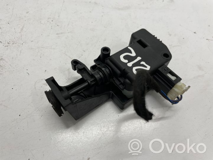 Mercedes-Benz E W212 Verrouillage du bouchon du réservoir de carburant A2048200072