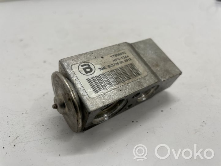 Audi A4 S4 B8 8K Ilmastointilaitteen laajennusventtiili (A/C) Y7556002