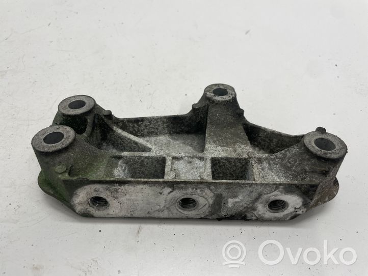 Opel Insignia B Supporto di montaggio del motore (usato) 84221477