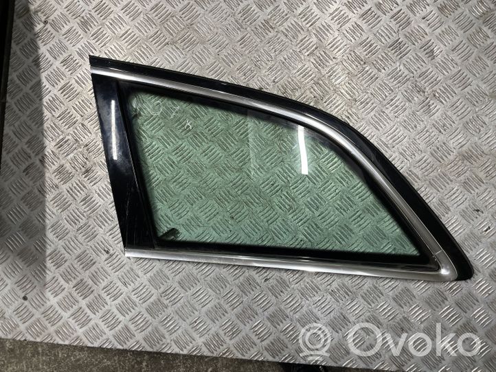 Audi Q7 4L Fenêtre latérale avant / vitre triangulaire 