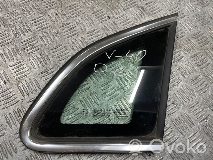 Volvo V40 Fenêtre latérale avant / vitre triangulaire 