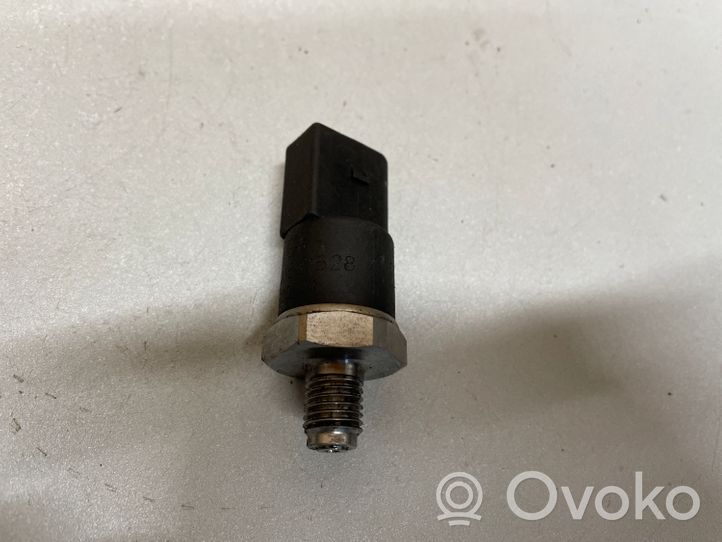 Mercedes-Benz E W210 Sensore di pressione del carburante A0041531528