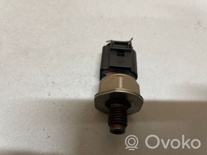 Audi A4 S4 B8 8K Capteur de pression de carburant 059130758E