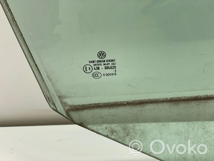 Volkswagen Jetta VI Front door window glass four-door 