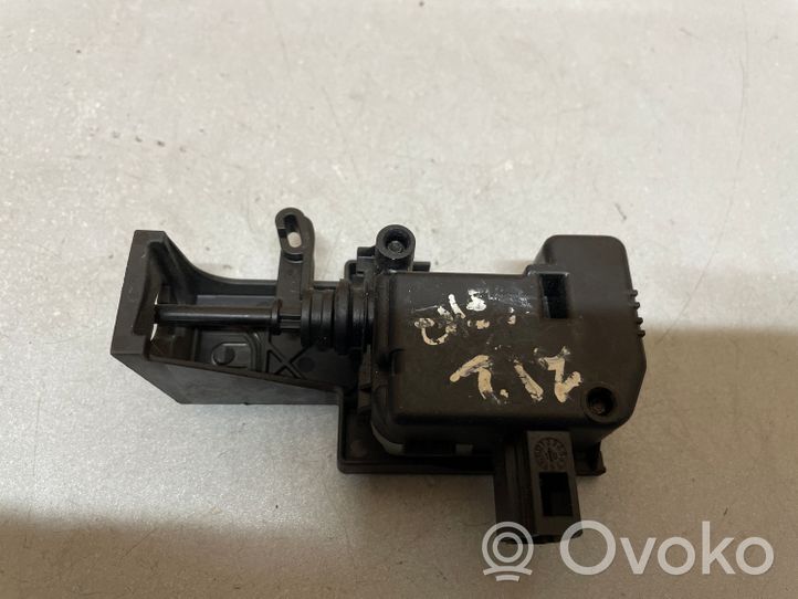 Mercedes-Benz E W212 Verrouillage du bouchon du réservoir de carburant A2048205397