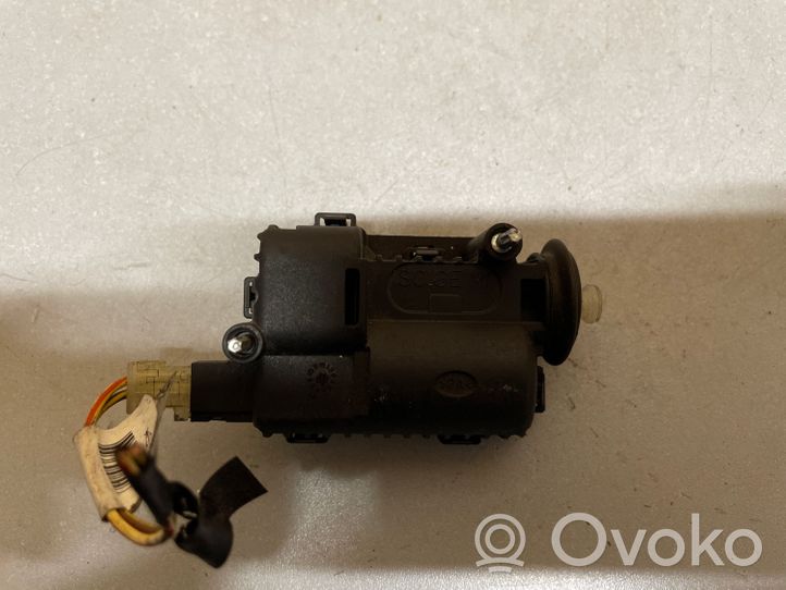 Opel Corsa E Motorino del tappo del serbatoio del carburante 13208157