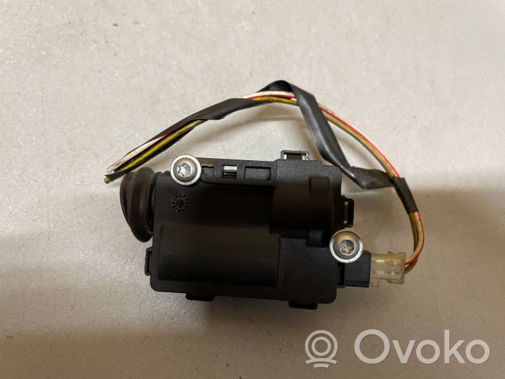 Opel Corsa E Verrouillage du bouchon du réservoir de carburant 13208157