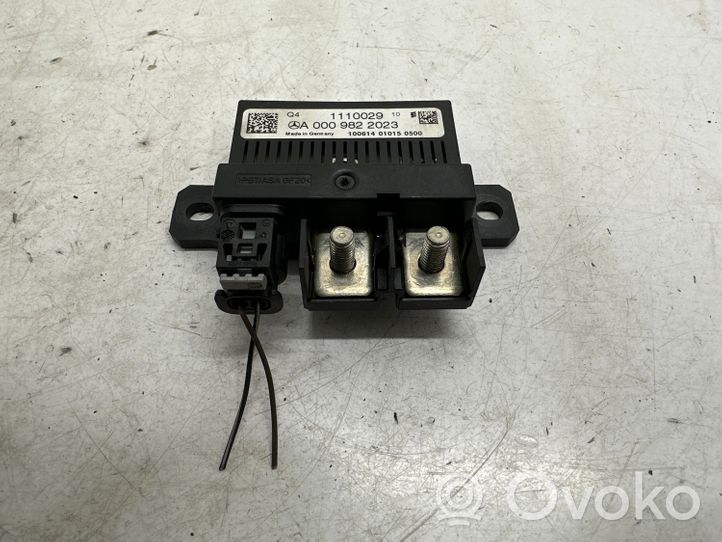 Mercedes-Benz ML W166 Charging relay A0009822023