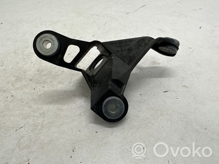 Volkswagen PASSAT B8 Gear shift cable bracket 5Q0711789