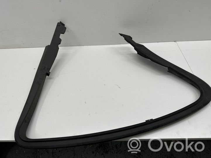 BMW 5 G30 G31 Altro elemento di rivestimento della portiera posteriore 7384927