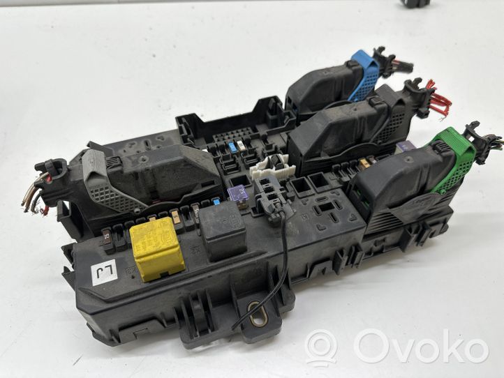 Opel Zafira B Module de fusibles 13268287